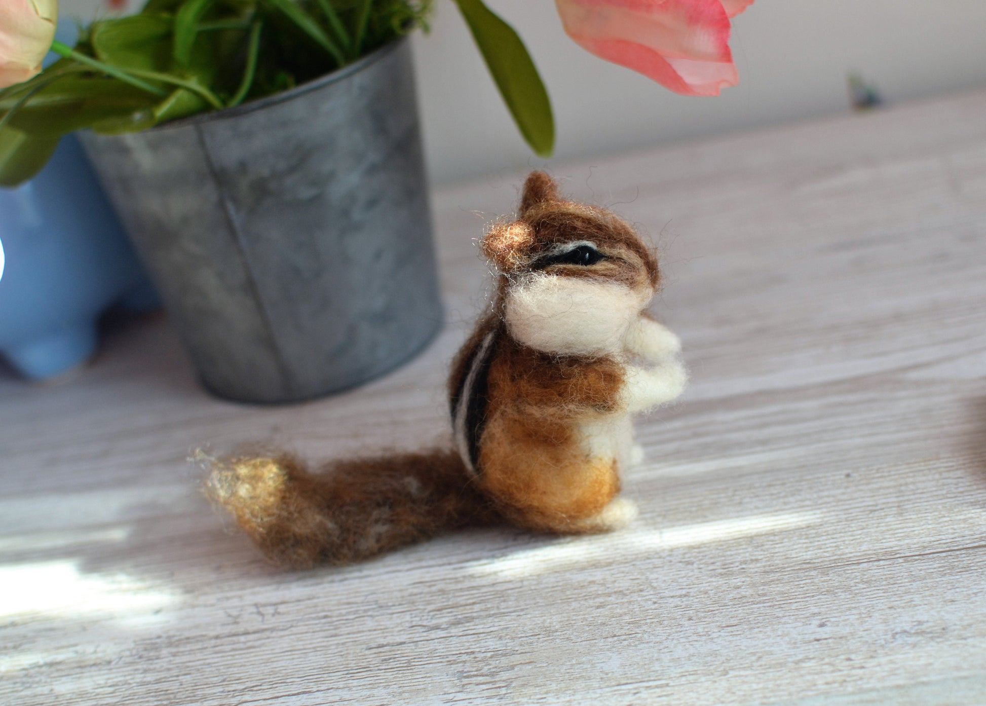 Needle felted chipmunk Needle felted animals, realistic animals animals toys wood decoration chipmunk
