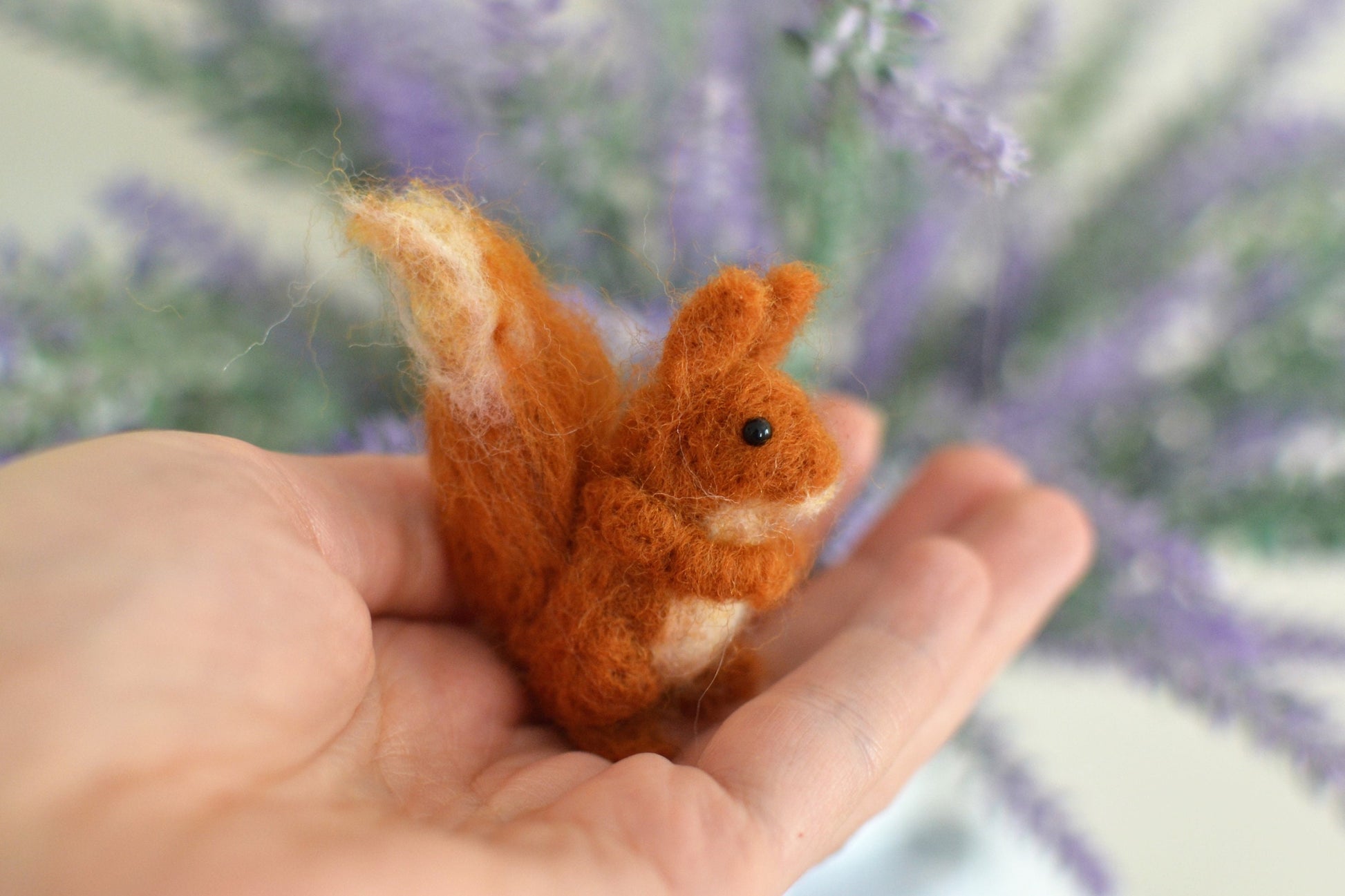 Needle felted miniature squirrel. miniatures animal. wool miniatres needle felted animals mini animals.