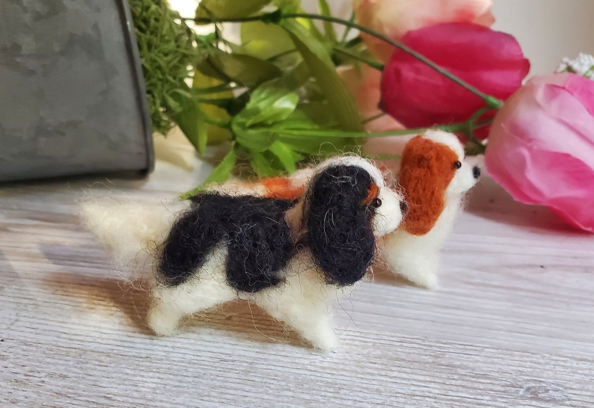King cavalier Spaniel dog needle felted Charles Spaniel dog ornament. Christmas Spaniel doll house pet needle felted animals wool