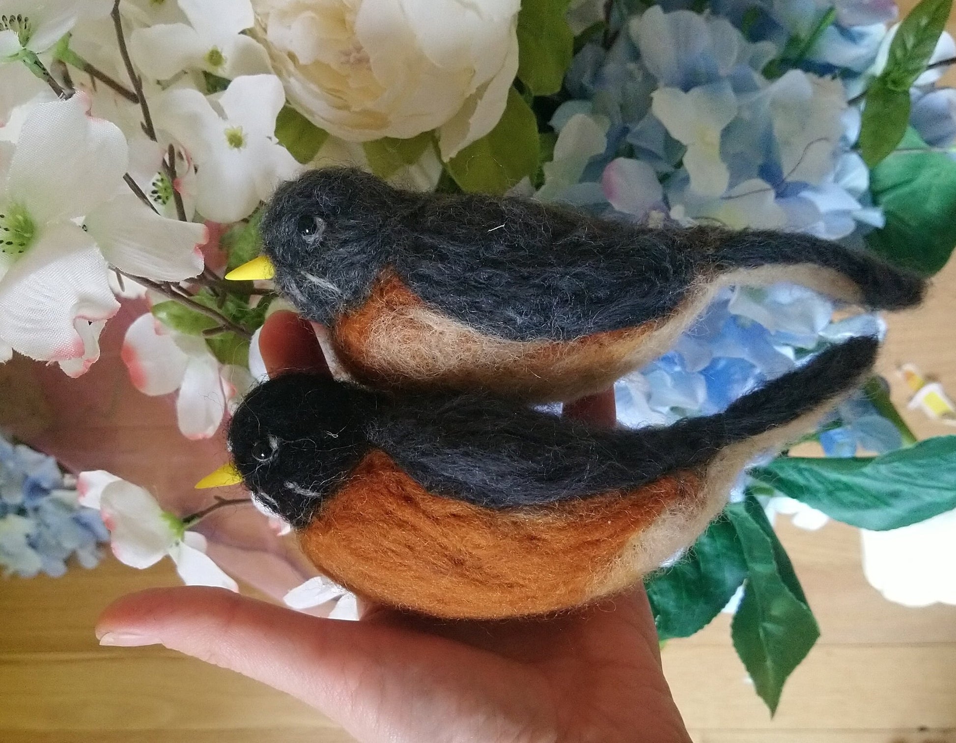 Needle felted birds. Spring birds. American robin. Birds home decor. Needle felted animals. Birds ornament. Christmas ornament.