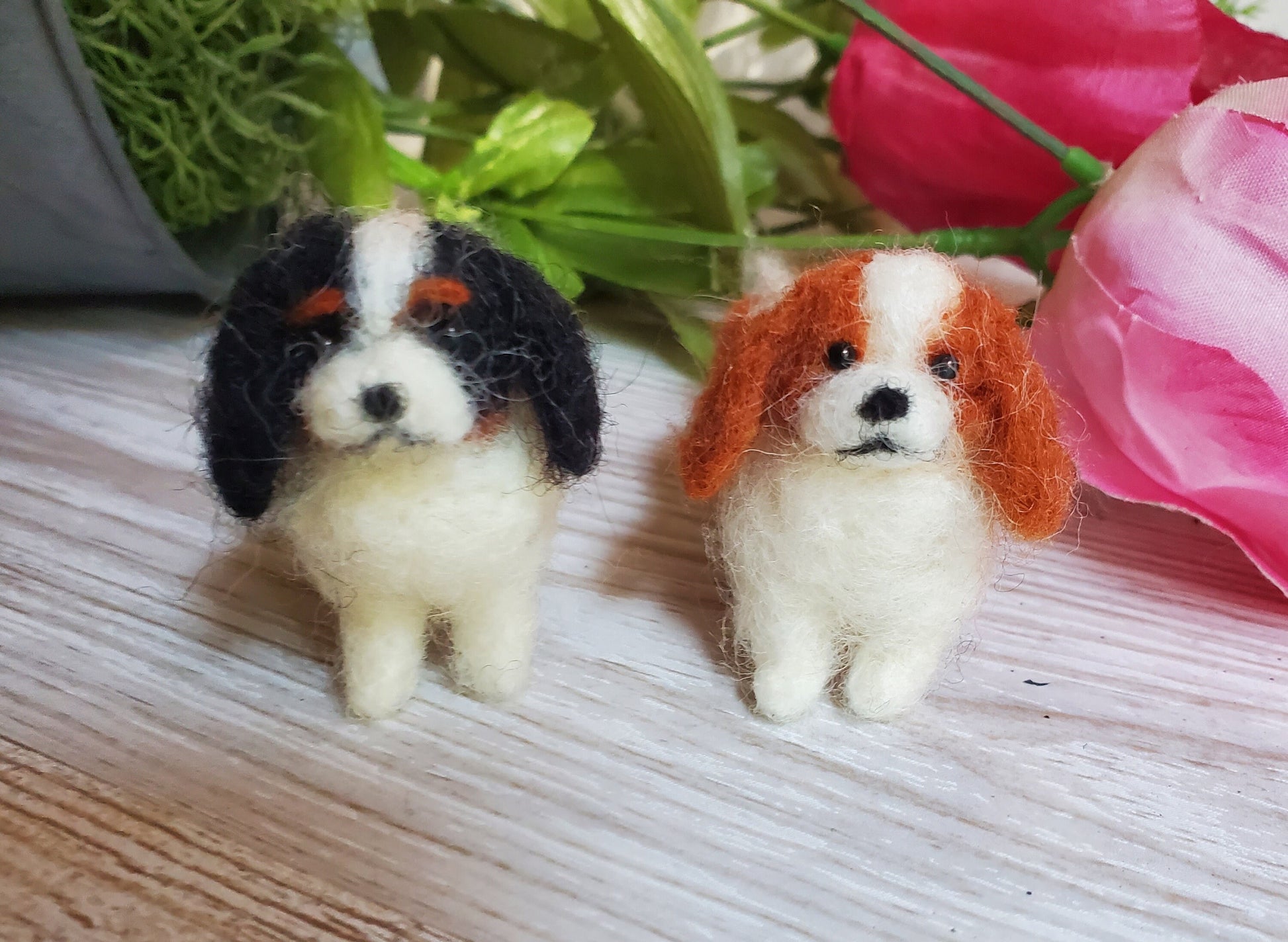 King cavalier Spaniel dog needle felted Charles Spaniel dog ornament. Christmas Spaniel doll house pet  needle felted animals wool