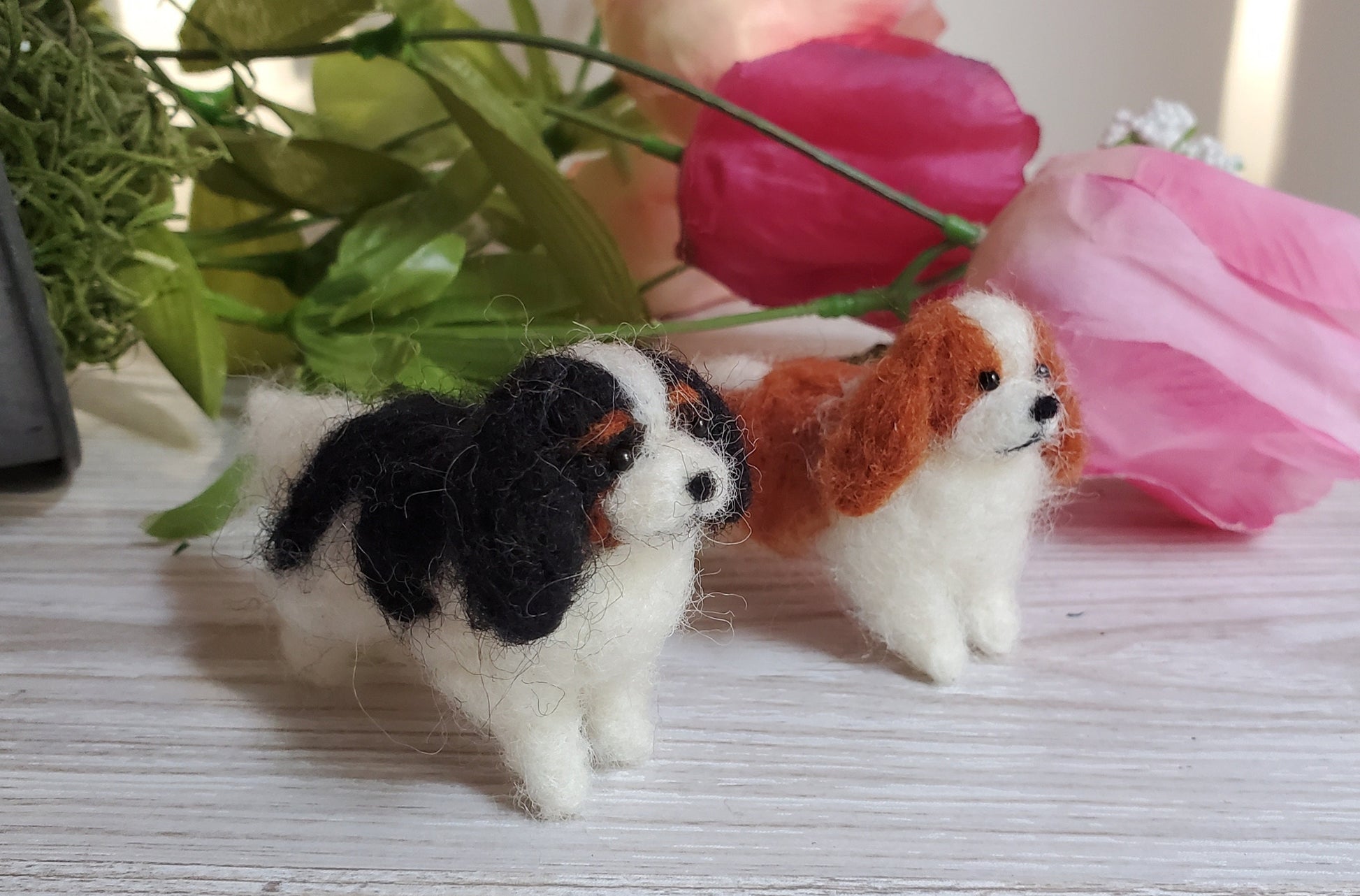 King cavalier Spaniel dog needle felted Charles Spaniel dog ornament. Christmas Spaniel doll house pet  needle felted animals wool