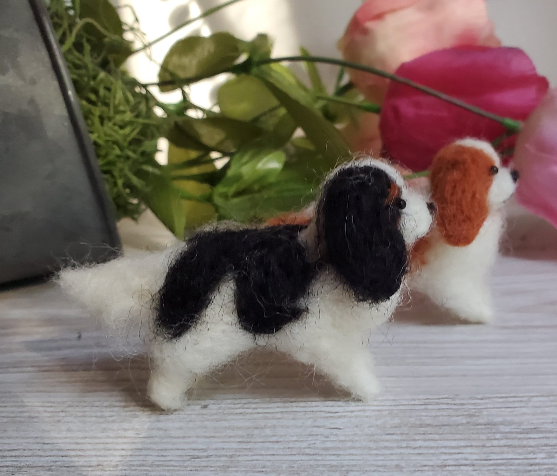 King cavalier Spaniel dog needle felted Charles Spaniel dog ornament. Christmas Spaniel doll house pet  needle felted animals wool