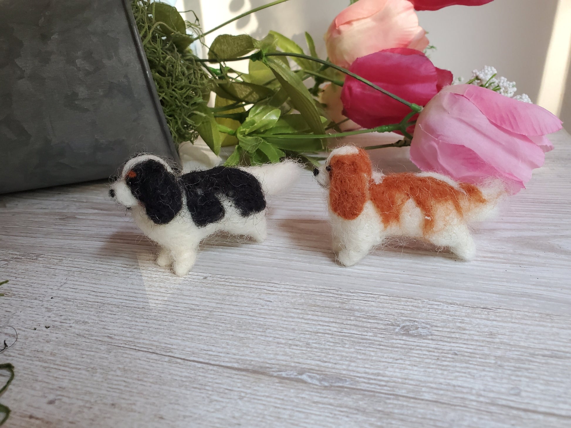 King cavalier Spaniel dog needle felted Charles Spaniel dog ornament. Christmas Spaniel doll house pet  needle felted animals wool