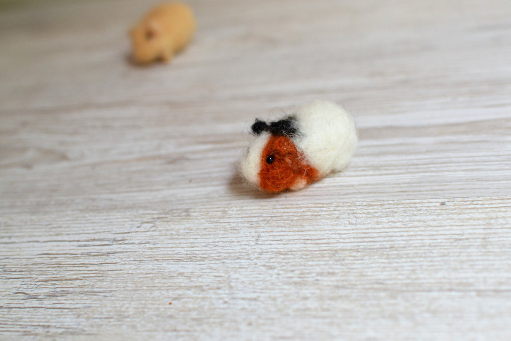 Needle felted  Guinea pig  miniature 1.2inch wool  Guinea pig doll house needle felted animals.needle felted toy.