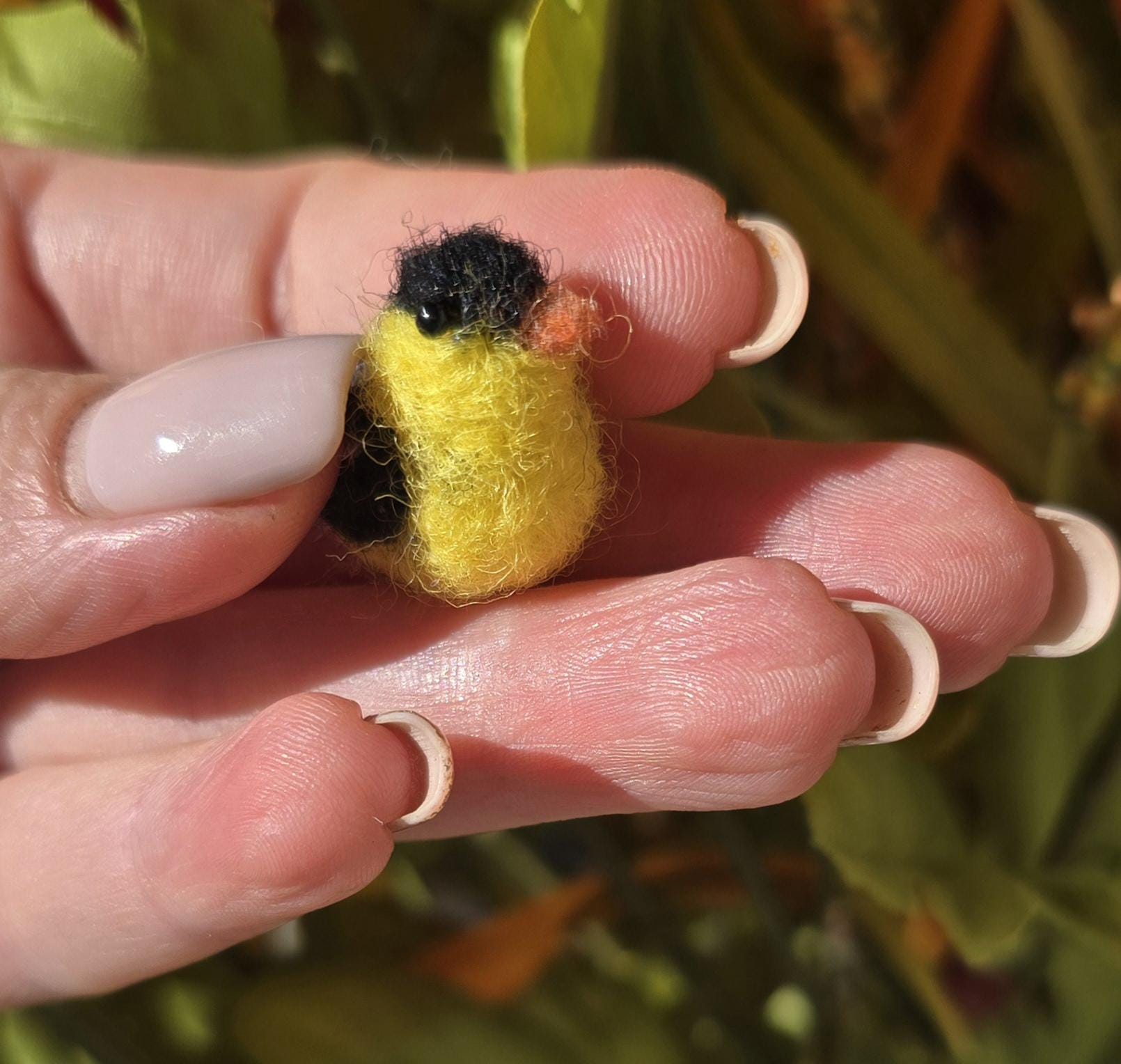 Miniature gold finch bird. Dollhouse bird.needle felted bird.