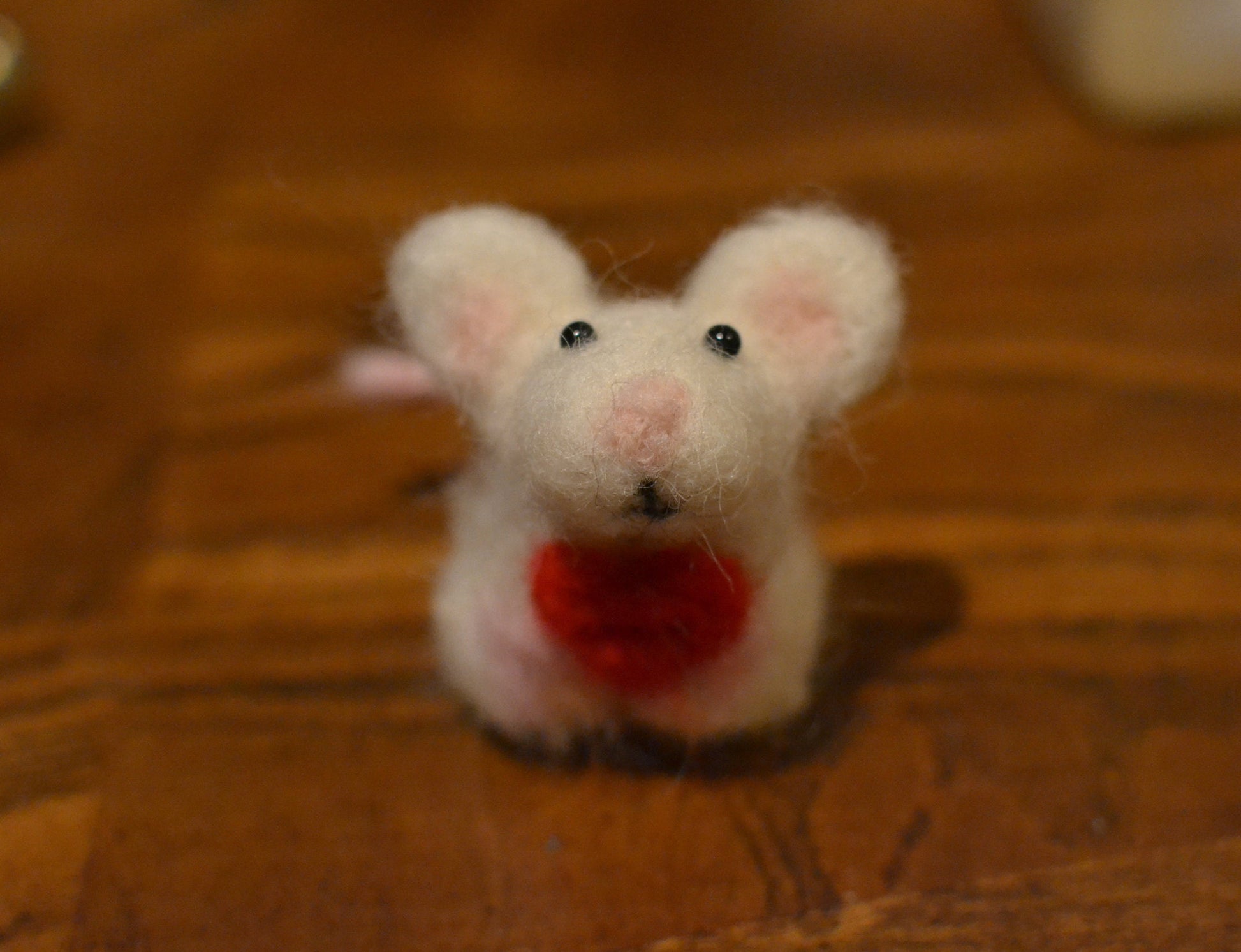 Christmas ornament needle felted mouse. Needle felted animal. White mouse with heart decoration. Wooland animals.