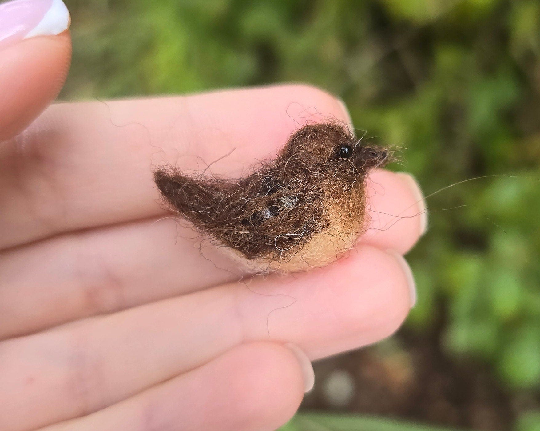 Miniature Wren bird. Wren bird doll house. Wool birds, handmade birds. Needle felting birds.