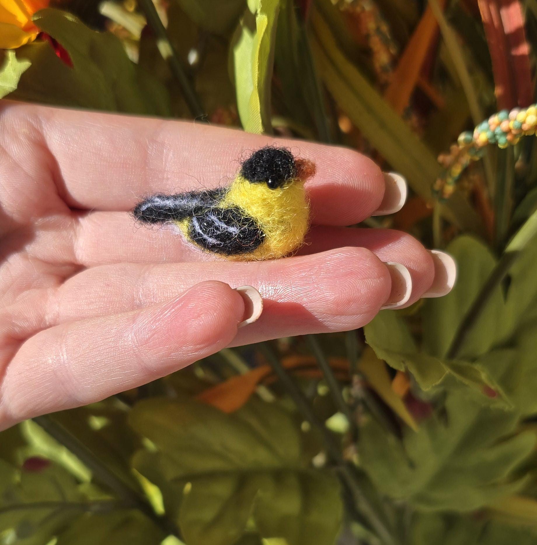 Miniature gold finch bird. Dollhouse bird.needle felted bird.
